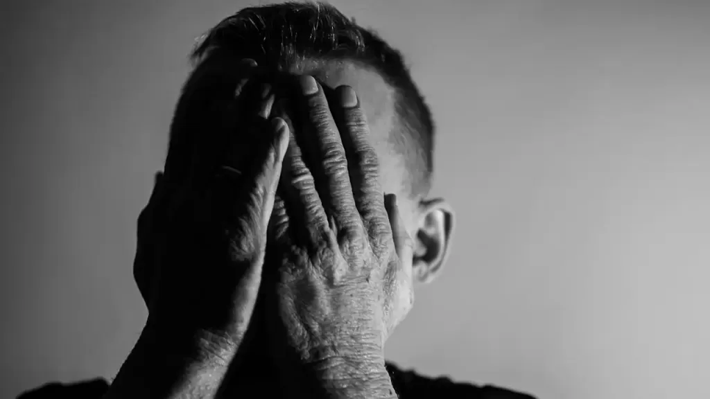 絶望している様子